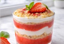 Preprosta sladica v kozarcu, ki vedno navduši sladica-v-kozarcu