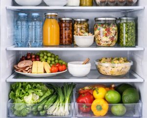 Ta preprost trik s soljo v hladilniku reši težavo, ki jo ima skoraj vsak dom