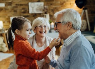 stari-starši-z-vnuki