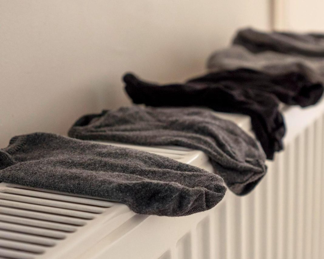 sušenje-perila-na-radiatorju