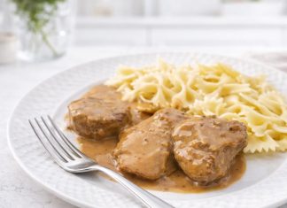 Svinjski medaljoni v gorčični omaki – hitro kosilo z žametno omako svinjski-medaljoni-v-omaki