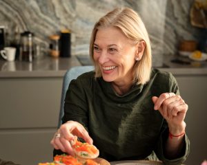 Ta živila pomagajo ženskam po 50. letu ohraniti mišično maso in lahko zmanjšajo veliko tegob