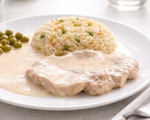 Ideja za kosilo: Sočni zrezki v preprosti smetanovi omaki