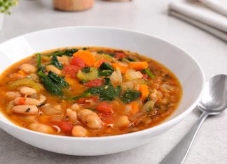 Recept: Italijanska fižolova juha, ki ogreje dušo fižolova-juha