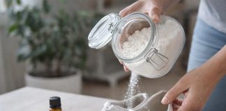 prašek-proti-neprijetnemu-vonju-čevljev