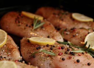 Trik za sočno belo meso: Ena sestavina naredi čudež sočne-piščančje-prsi