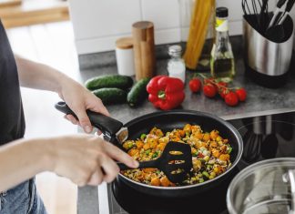 Nevarnost v kuhinji: Sprošča strupene snovi pa se tega sploh ne zavedamo teflonska-ponev