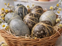 barvanje-pirhov-s-čajem