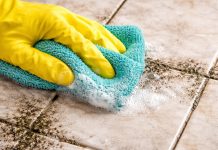 Ne uporabljajte belila: ta trik očisti fuge bolje in varneje čiščenje-fug