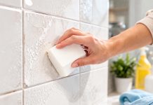 čiščenje-ploščic-z-acetonom