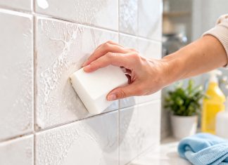 čiščenje-ploščic-z-acetonom