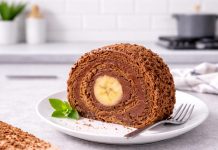 čokoladna-rolada-z-banano