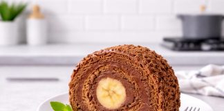 čokoladna-rolada-z-banano