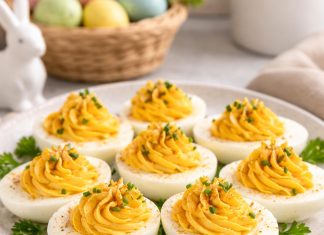 Velikonočna miza brez takšnih polnjenih jajčk ni popolna polnjena-jajčka