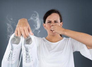 Nenavaden trik za sveže superge, ki ga imate ves čas pred nosom smrdeči-čevlji