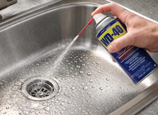 Tako boste samo z enim trikom ohranili pomivalno korito čisto in brez madežev wd40-po-koritu