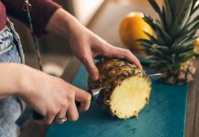 6 razlogov, zakaj bi morali pogosteje jesti ananas jesti-ananas