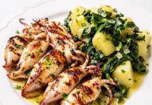 Lignji na žaru kot iz restavracije: trik, zaradi katerega bodo vedno mehki lignji-na-žaru