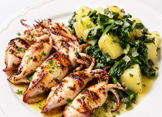 Lignji na žaru kot iz restavracije: trik, zaradi katerega bodo vedno mehki lignji-na-žaru