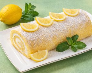 Recept za limonino rolado, ki je osvežilna in lahka – pripravljena v manj kot 30 minutah