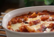 Domači njoki v paradižnikovi omaki z mocarelo, ki očarajo njoki-po-sorentinsko