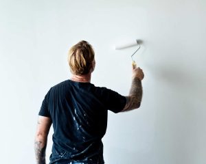 Če imate to barvo na stenah, jo prepleskajte, saj vam “krade” energijo in povzroča stres