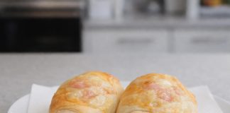 Domače štručke s šunko in sirom, ki vedno uspejo – trik je v pripravi testa Pametno izkoristi svoj čas