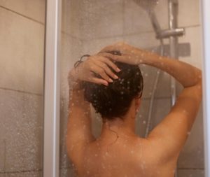 Ali se tuširate preveč ali premalo?