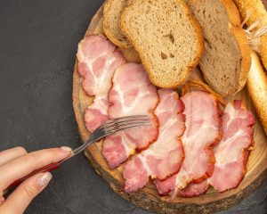Uživanje velikonočne šunke ima lahko resen vpliv na vaše zdravje, tega ne smete spregledati