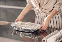 Pazite! Če ta živila zavijete v alu-folijo lahko postanejo nevarna zavijanje-v-alu-folijo