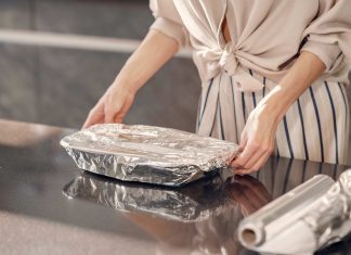 Pazite! Če ta živila zavijete v alu-folijo lahko postanejo nevarna zavijanje-v-alu-folijo