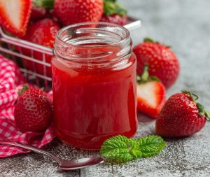 Babičin recept za jagodno marmelado, ki je polna okusa
