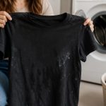 Ta poceni izdelek iz kopalnice (in ni soda bikarbona) lahko odstrani prstne odtise na različnih povr&scaron;inah
