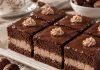 Sočne kostanjeve kocke s kremnim nadevom in čokoladno glazuro kostanjeve-kocke