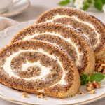 Recept: Mehka bučna rolada z žametnim kremnim nadevom