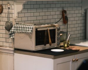 Razkrivamo vam preprost trik za učinkovito čiščenje mikrovalovne pečice